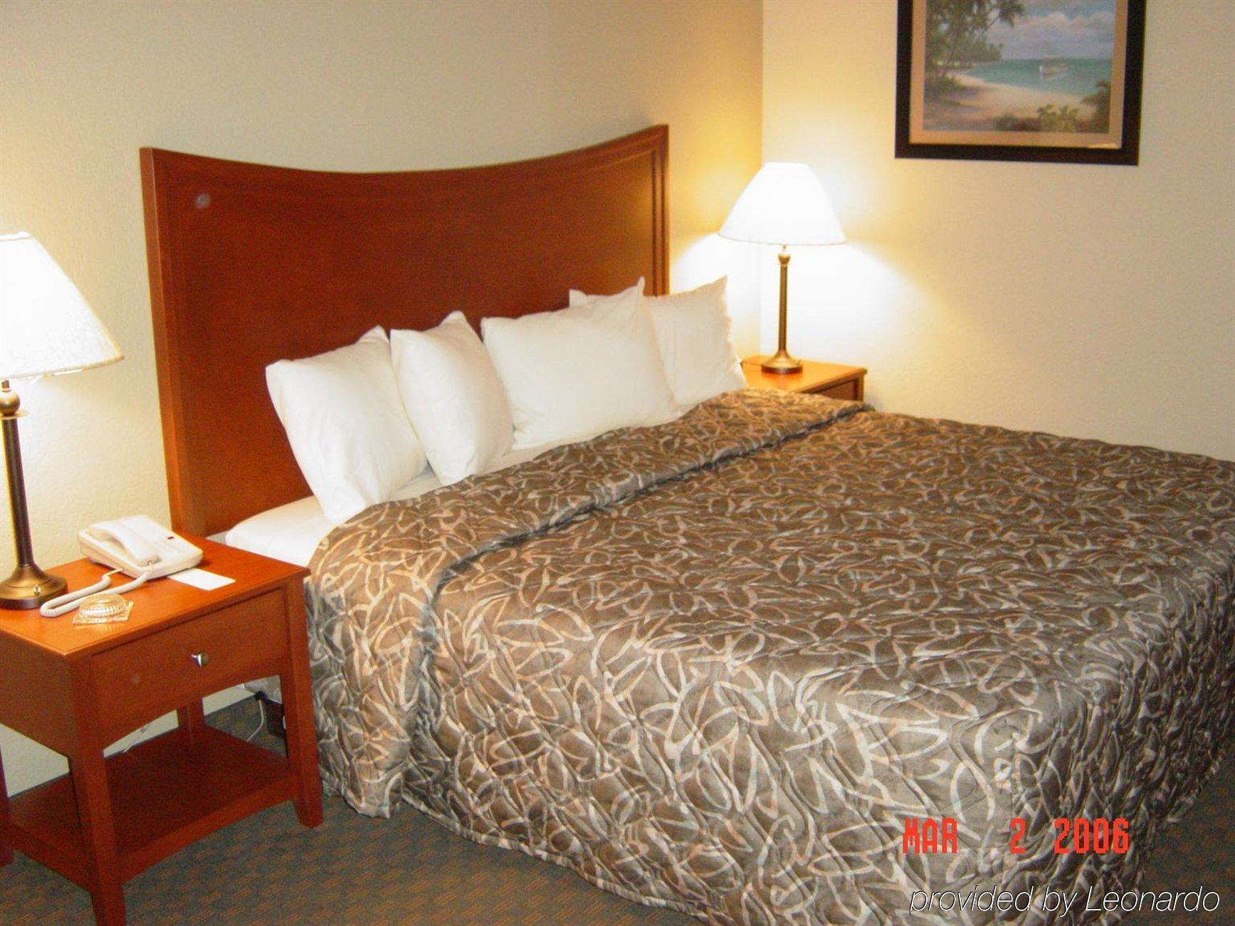 Emerald Coast Inn & Suites 沃尔顿堡滩 客房 照片